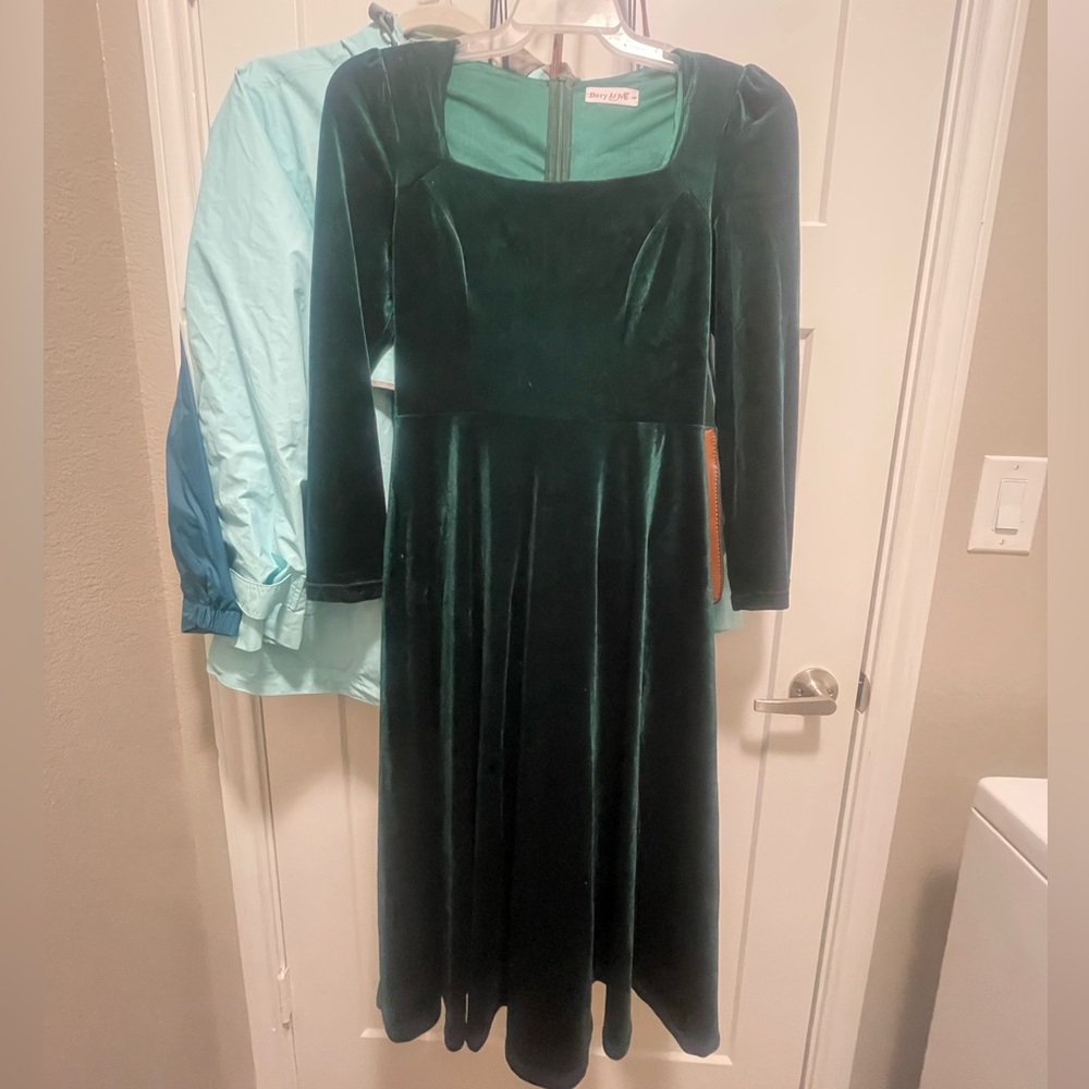 Elegant Green Velvet Dress